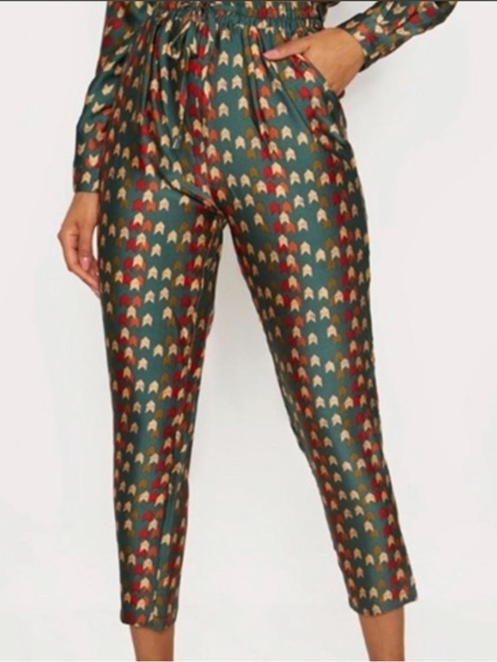 PrettyLittleThing US 6 Green Patterned Print Cropped Satin Pants